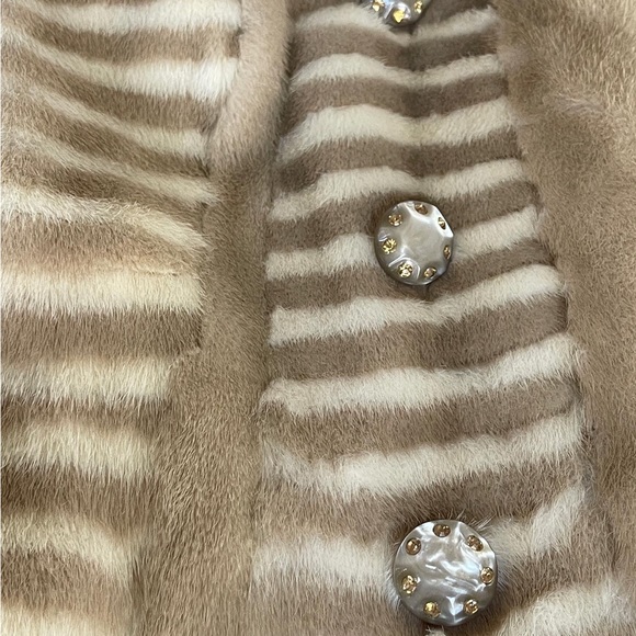 SOLD; Stunning Vintage Retro Mink Ladies Coat Size M. Buttons Set With Crystals - Picture 5 of 9
